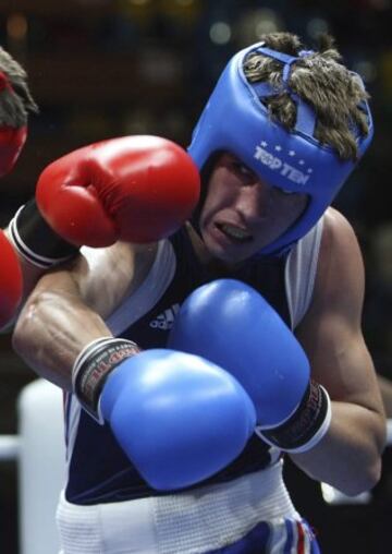 Fotografía de archivo tomada el 8 de junio de 2010 que muestra al boxeador francés Alexis Vastine durante un compate contra el sueco Leon Chartoi en el Campeonato Europeo de Boxeo en Moscú (Rusia).