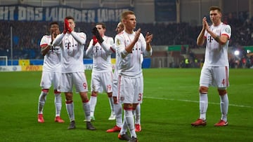 Bayern Munich&#039;s players celebrate during the German football Cup DFB Pokal quarter-final match SC Paderborn versus Bayern Munich on February 6, 2018 in Paderborn. 
 Bayern Munich won 6-0. / AFP PHOTO / Patrik STOLLARZ / RESTRICTIONS: ACCORDING TO DFB