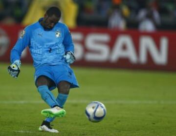 Boubacar Barry marca el último de los veintidós penaltis de la tanda final.