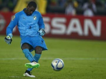 Boubacar Barry marca el último de los veintidós penaltis de la tanda final.