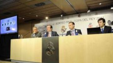 El Madrid, con Amancio de maestro de ceremonias, ya sorteó las entradas de la final de Copa 2011.