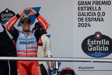 El piloto español celebra el segundo puesto en el Gran Premio de España. 