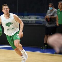 Unicaja se queda sin bases: Gal Mekel, otro lesionado