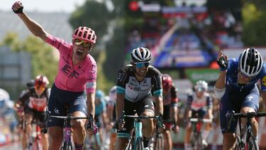 Magnus Cort Nielsen celebra su victoria en la Etapa 12 de La Vuelta 2021.