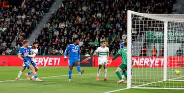 ¿Por qué el VAR no entró en la mano de Bellingham previa al 1-1?