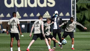 18/05/20  ENTRENAMIENTO REAL MADRID 
 ZIDANE MASCARILLA 
 CRISIS CORONAVIRUS PANDEMIA
 PUBLICADA 20/05/20 NA MA04 6COL