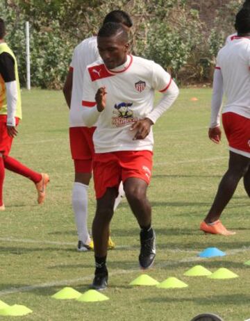 El lateral (que juega por derecha y por izquierda) llega del Junior al recién ascendido América de Cali, con el que fue campeón en el Clausura 2008.