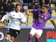 Futbol, Deportes Concepcion vs Colo Colo
Fase de grupos, Copa de la Liga 2026.
El jugador de Deportes Concepcion Joaquim Larrivey, derecha, juega el balon contra Colo Colo durante el partido de la Copa de la Liga disputado en el estadio Ester Roa de Concepcion, Chile.
24/03/2026
Eduardo Fortes/Photosport
Football, Deportes Concepcion vs Colo Colo
Group round, Copa de la Liga 2026.
Deportes Concepcion Joaquim Larrivey player, right, play the ball against Colo Colo during the copa de la liga match played at the Ester Roa stadium in Concepcion, Chile.
24/03/2026
Eduardo Fortes/Photosport