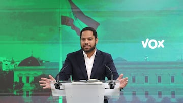 El secretario general de VOX, Ignacio Garriga, durante una rueda de prensa tras la reunión del Comité de Acción Política de VOX, en la sede del partido, a 27 de noviembre de 2023, en Madrid (España). El secretario general de Vox, Ignacio Garriga, considera que el jefe del Gobierno, ‘’va a pasar a la historia como el primer presidente aliado´ de una organización terrorista como Hamás, lo que a su juicio `destroza´ la imagen internacional de España’’. También, ha hablado sobre el mitín del PSOE celebrado ayer, 26 de noviembre en Madrid.
27 NOVIEMBRE 2023;HAMÁS;SANCHEZ;VOX;FORMACIÓN POLITICA
Isabel Infantes / Europa Press
27/11/2023