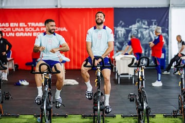 Carvajal y Nacho en la bicicleta.