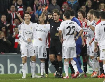 Cristiano Ronaldo vió la tarjeta roja en el Athletic de Bilbao-Real Madrid por un manotazo a Carlos Gurpegi. (02/02/14)  