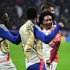 El Lyon silencia Bucarest