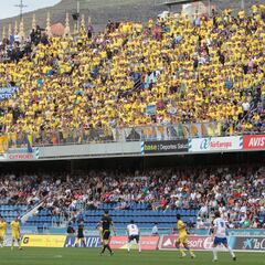 Multa de 80.000€ a un aficionado amarillo por lanzar una bengala en el derbi canario