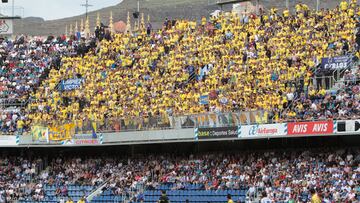 Multa de 80.000€ a un aficionado amarillo por lanzar una bengala en el derbi canario