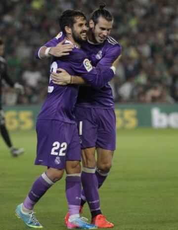 Isco celebra el 0-4 con Bale. 