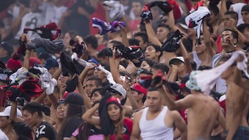 Estadios prohibirían acceso a barras tras su reapertura