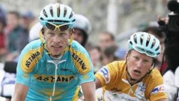 <b>DOPADOS. </b>Kashechkin y Vinokourov, en La Pandera en 2006.