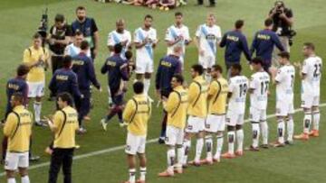 El Depor hizo el pasillo de honor al campeón al salir al campo