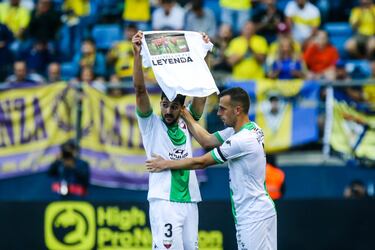 Emotivo homenaje a Reyes de sus compañeros del Extremadura.