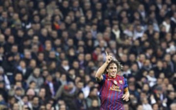 Alegría de Puyol durante el partido de Copa del Rey ante el Real Madrid en el Santiago Bernabéu. (18/01/12)