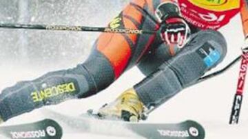 <b>UN DÍA EN ROJO. </b>María José Rienda compitió ayer con el dorsal rojo de líder de gigante.