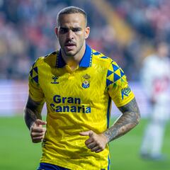 Sandro Ramírez, operado con éxito de su rodilla derecha