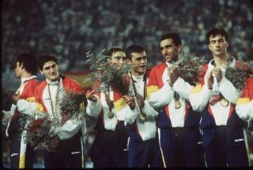 Con la selección española de fútbol consiguió una medalla de oro en los Juegos Olímpicos de Barcelona 92.