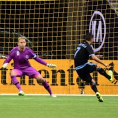 Villa mantiene con vida al NY City; marcan Lampard y Drogba