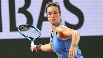 PARIS (France), 05/06/2025.- Lois Boisson of France in action during her Women's semifinal match against Coco Gauff of the USA at the French Open Grand Slam tennis tournament at Roland Garros in Paris, France, 05 June 2025. (Tenis, Abierto, Francia) EFE/EPA/MOHAMMED BADRA