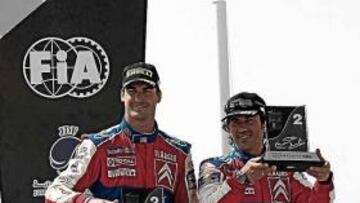 <b>GRAN ACTUACIÓN. </b>Sordo, junto a su copiloto Martí, en el podio.