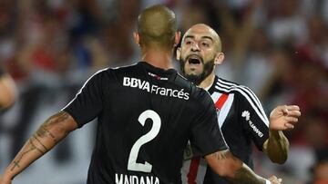Maidana y Pinola celebran el 2-0 ante Deportivo Mor&oacute;n en Copa Argentina.