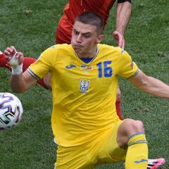 Mykolenko estalla con Dzyuba, capitán de Rusia: "Mientras mantienes tu silencio, perra..."
