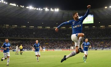 Lucas Silva celebra un gol con el Cruzeiro en la Copa Libertadores en mayo.