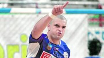 Cogorro celebra un gol con el Gestesa.