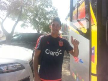 Sebastián Martínez antes de subirse al bus que los llevaría al aeropuerto de Santiago.