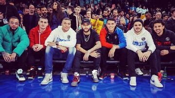 Los jugadores del PSG, espectadores de lujo en el partido parisino de la NBA