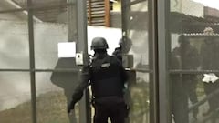 Reos de cárcel de Angol toman a tres gendarmes como rehenes: esto se sabe e investigan posible secuestro