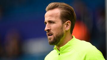 Tottenham Hotspur's English striker Harry Kane warms up ahead of the English Premier League football match between Leeds United and Tottenham Hotspur at Elland Road in Leeds, northern England on May 28, 2023. (Photo by Oli SCARFF / AFP) / RESTRICTED TO EDITORIAL USE. No use with unauthorized audio, video, data, fixture lists, club/league logos or 'live' services. Online in-match use limited to 120 images. An additional 40 images may be used in extra time. No video emulation. Social media in-match use limited to 120 images. An additional 40 images may be used in extra time. No use in betting publications, games or single club/league/player publications. / 