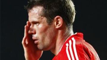 Carragher, del Liverpool, estará tres meses de baja