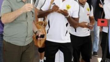 <b>EL NUEVO ?DOLO. </b>Etoo es agasajado por aficionados y hasta polic¨ªas cada vez que llega con su equipo a Makhashkala, lo cual se repite cada vez que son locales.