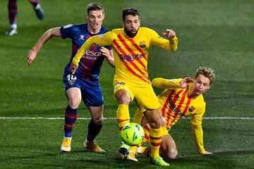 Jordi Alba, Frenkie De Jong y Sergio Gómez.