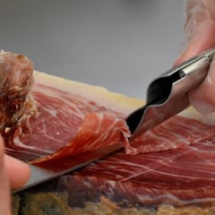El truco viral de un profesional para cortar el jamón: esto es lo que debes hacer para aprovecharlo al máximo