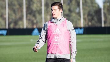 Santi Mina, durante el entrenamiento del 26 de diciembre del Celta en su ciudad deportiva.