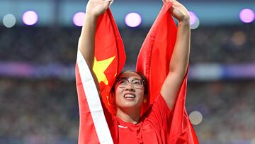 Saint-denis (France), 05/08/2024.- Silver medalist Feng Bin iof China poses after the Women Discus Throw final of the Athletics competitions in the Paris 2024 Olympic Games, at the Stade de France stadium in Saint Denis, France, 05 August 2024. (Francia) EFE/EPA/CHRISTIAN BRUNA