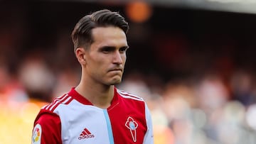 Denis Su&aacute;rez durante el partido disputado contra el Valencia en Mestalla.