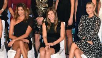 De izquierda a derechaa, Garbiñe Muguruza, Simona Haler (Rumnaía) y Maria Sharapova (Rusia) en Singapur.