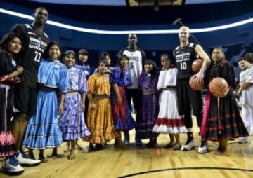 Excelente acogida para la NBA en Ciudad de México. Gran éxito antes, durante y después del partido en el primer partido oficial en suelo mexicano desde 1997. Howard, Harden, Wiggins... un día inolvidable para los aficionados mexicanos.