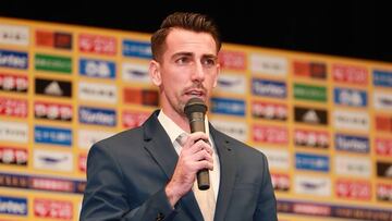Isaac Cuenca, durante un acto en Japón.
