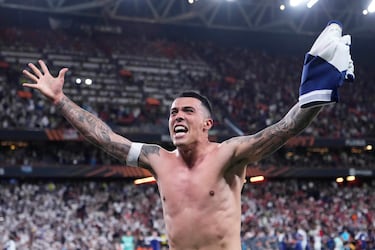 Los jugadores del Tottenham desataron la euforia tras conquistar la Europa League en una noche mágica en San Mamés. Abrazos, cánticos y emoción pura sobre el césped que fue testigo de su gesta histórica.