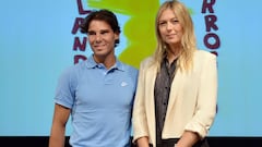 Rafael Nadal y Maria Sharapova posan juntos en el sorteo del cuadro de Roland Garros en 2013.